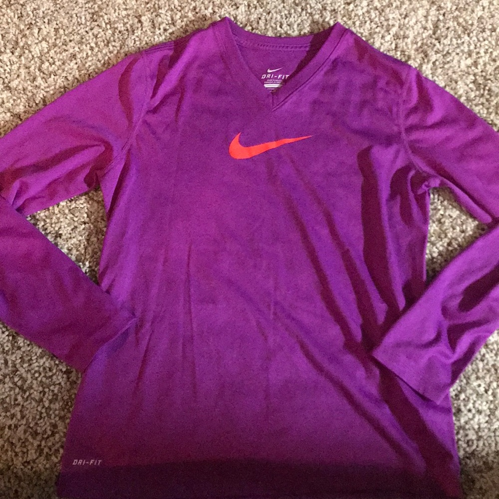 Girls size extra large Nike dry fit shirt